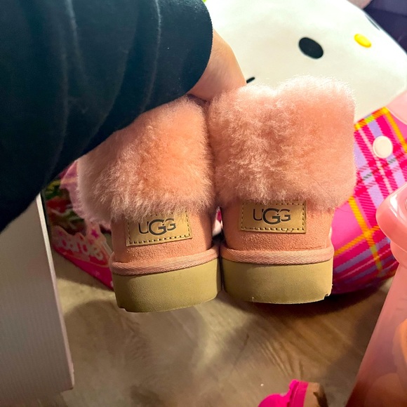 Almost new super cute light pink Ugg boots - Picture 1 of 4